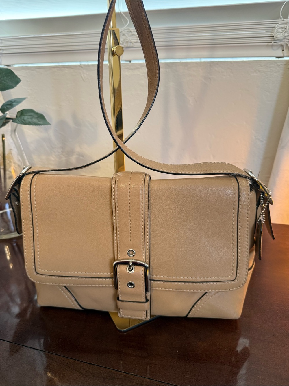 Coach Soho Buckle Flap Shoulder Bag F1196 Beige Glove-Tanned Leather Y2K